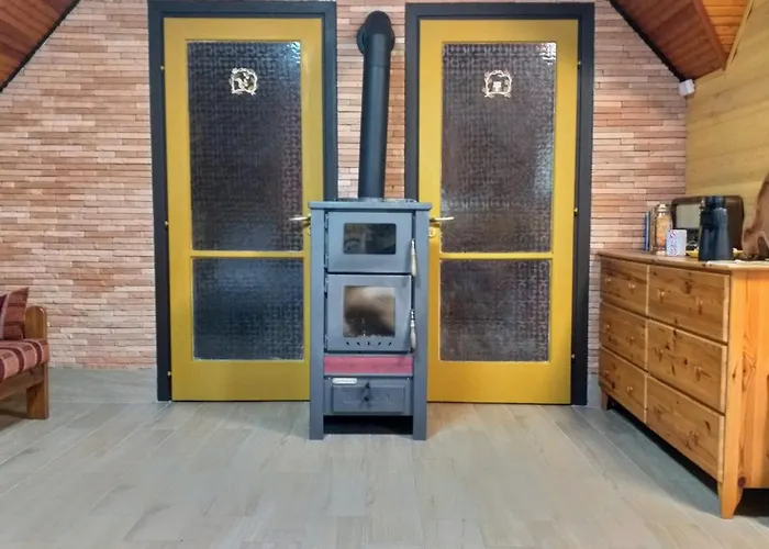 Erdő Mélyén Házikó